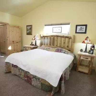 picture of master bedroom
