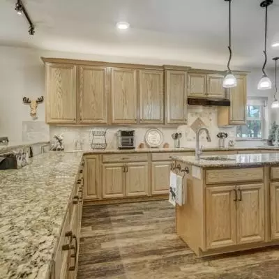 Kitchen w/Granite Counters