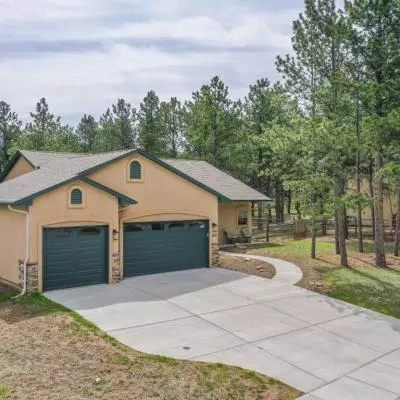 Stucco Rancher w/3 Car Garage