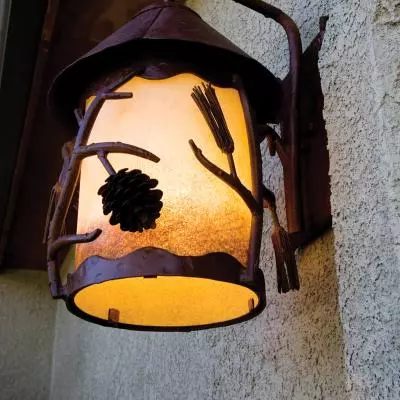 Carriage lights with pine cone decorations